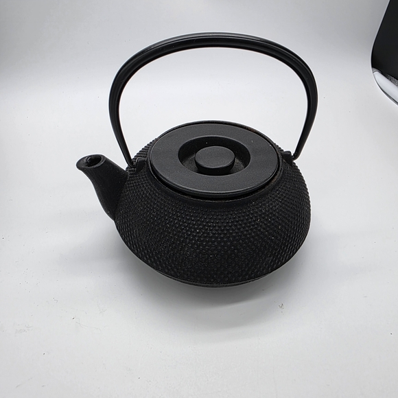 Other - Cast Iron Japanese-Style Teapot - Black